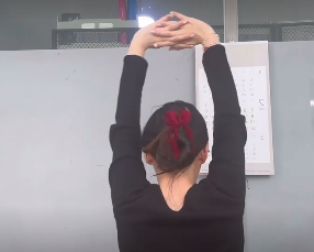 5060 허리 건강 비상! ‘허리 디스크’ 피하는 ‘앉기’와 ‘자기’ 자세, 이것만 기억하세요! (C자 X, S자 O)